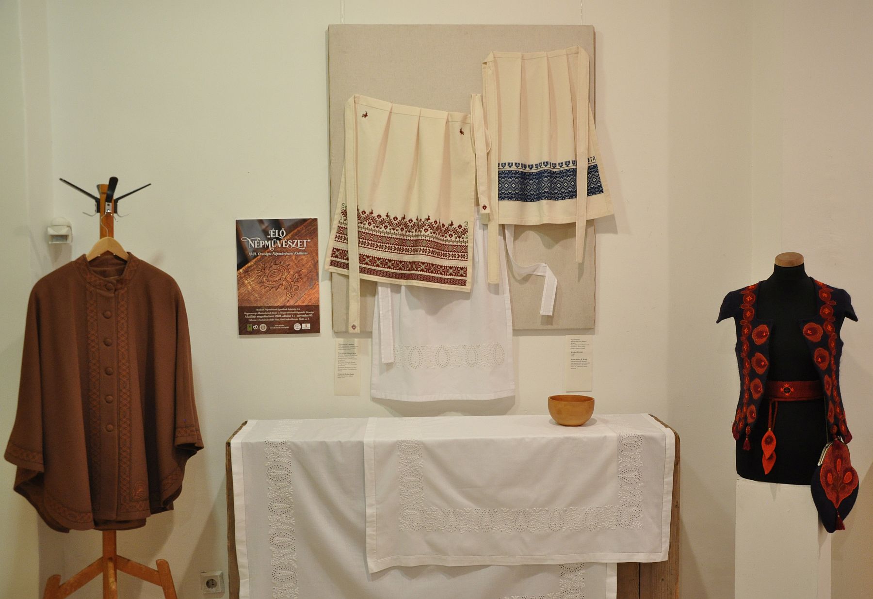 Alkotó foglalkozás és tárlatvezetés az Élő népművészet kiállításon